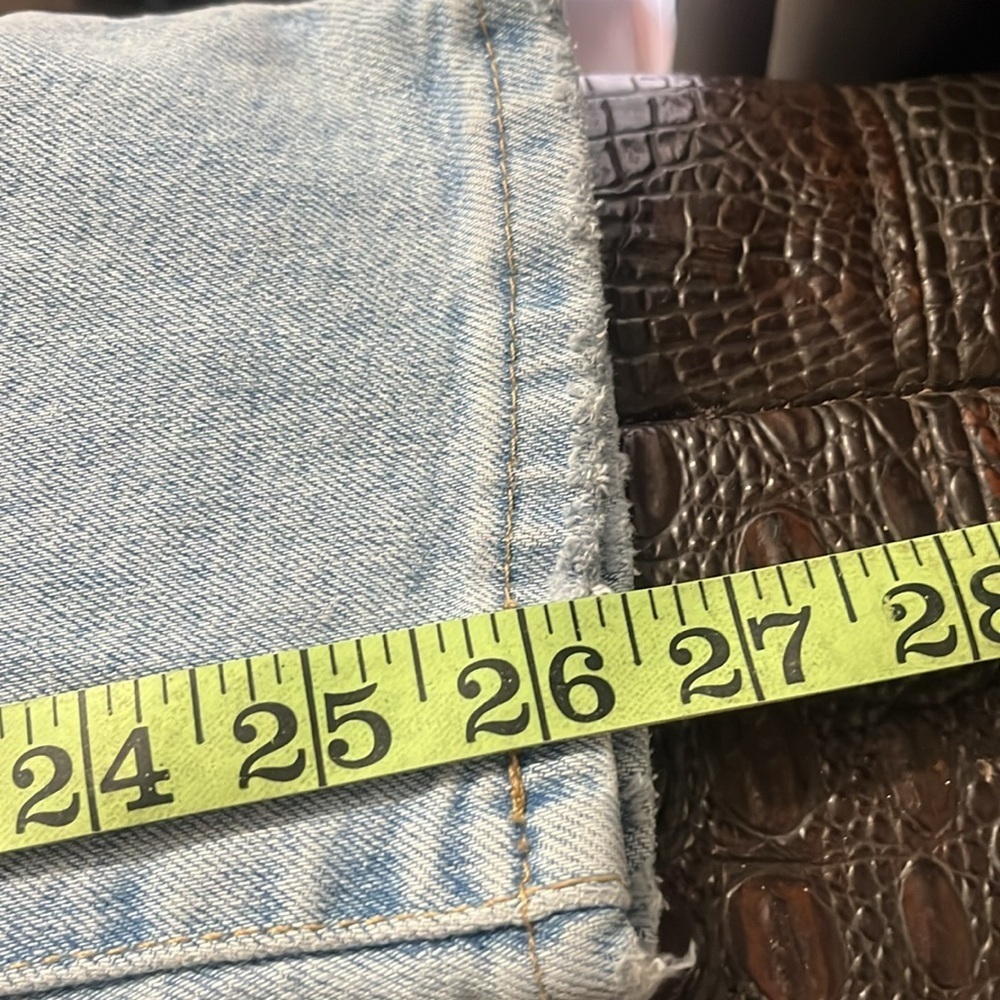 Levi's HighWaisted Mom Jeans Sz 31 Distressed Straight Jeans with Classic Style - Picture 8 of 11